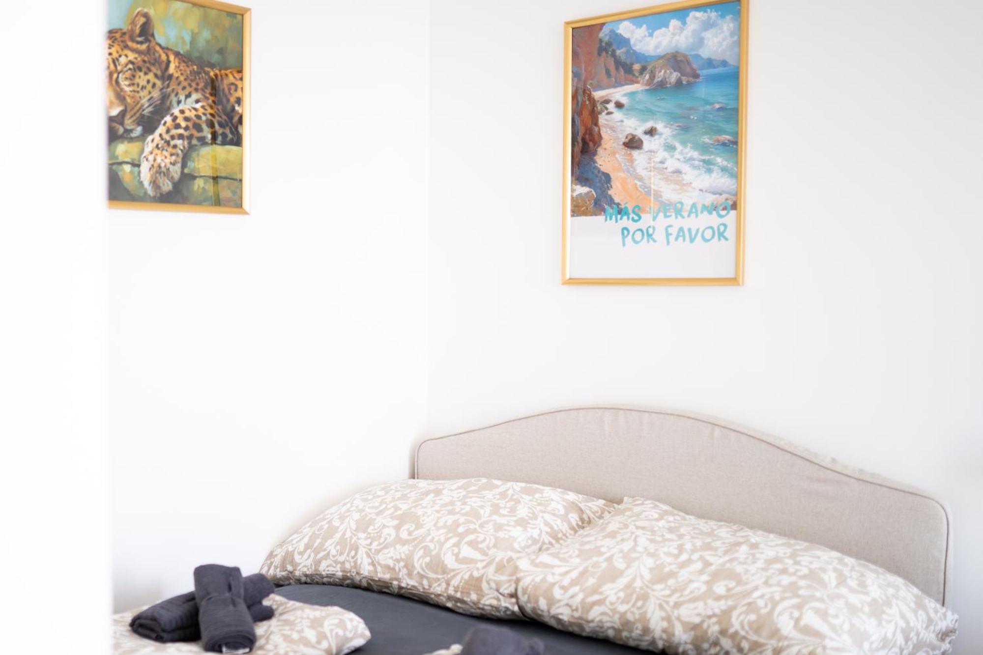 Premium Design With Balcony & Free Parking Apartment *