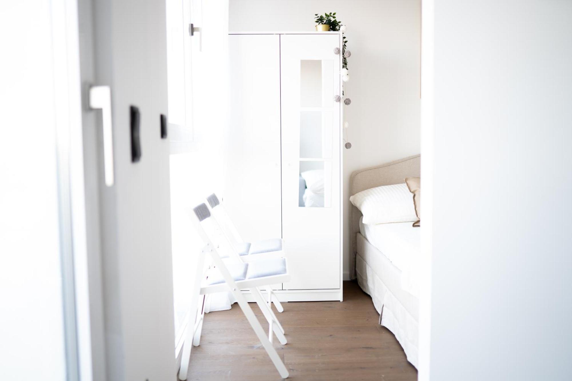 Premium Design With Balcony & Free Parking *