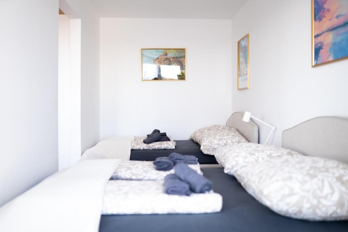Apartment Premium Design With Balcony & Free Parking *